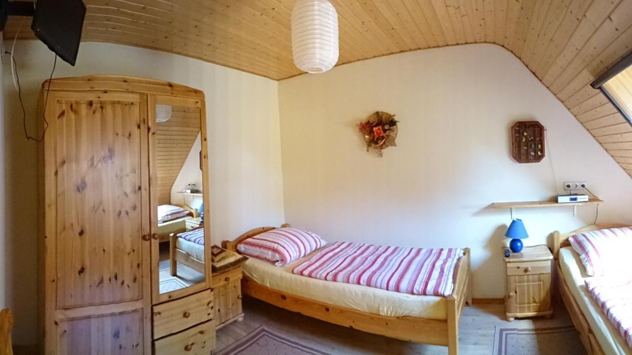 Ferienhaus Im Urigen Garten Bzw Eulenhaus Zingst Esterno foto