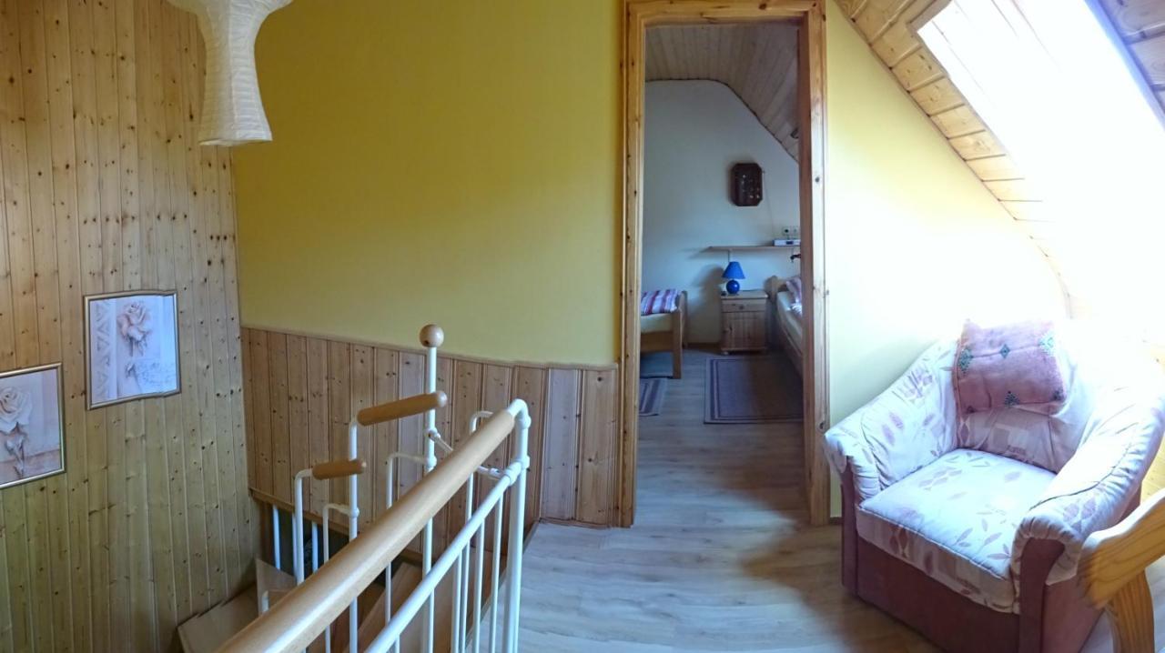 Ferienhaus Im Urigen Garten Bzw Eulenhaus Zingst Esterno foto