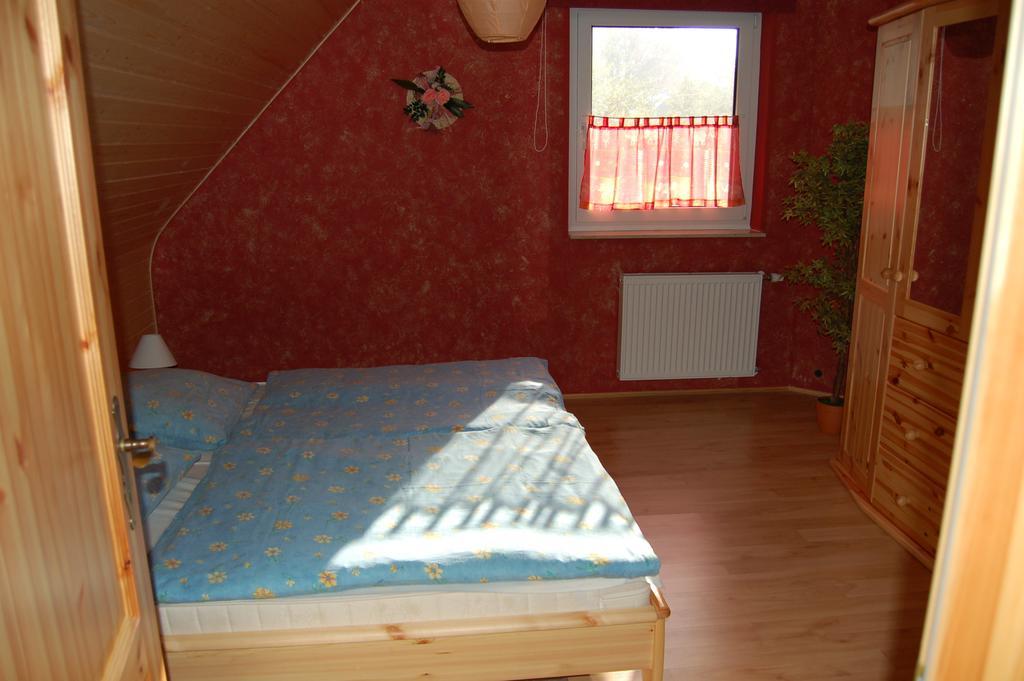 Ferienhaus Im Urigen Garten Bzw Eulenhaus Zingst Camera foto