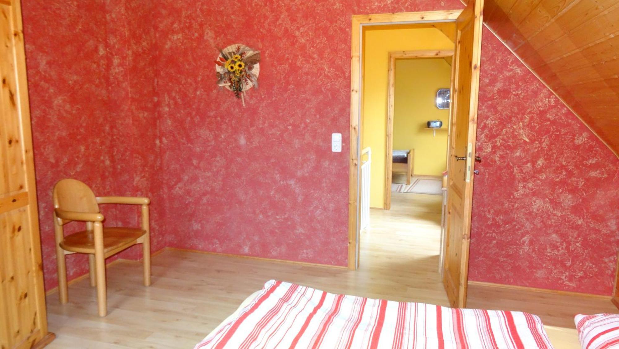 Ferienhaus Im Urigen Garten Bzw Eulenhaus Zingst Esterno foto