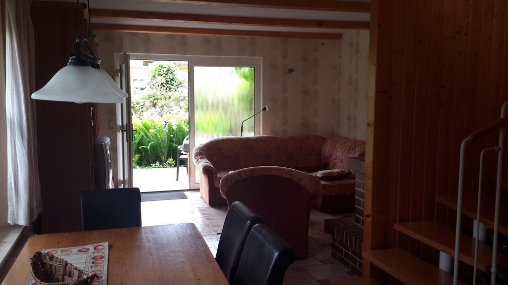 Ferienhaus Im Urigen Garten Bzw Eulenhaus Zingst Camera foto